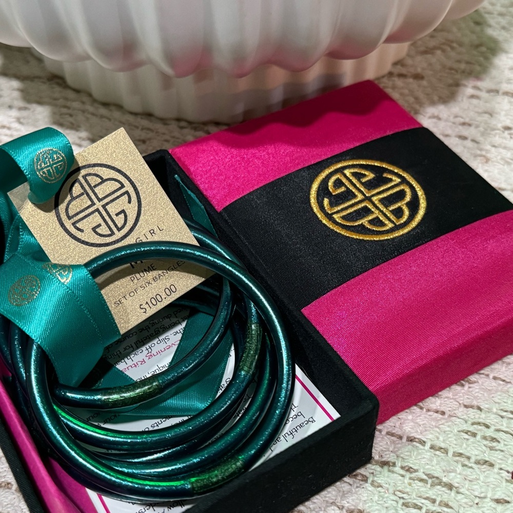 Budhagirl size medium in the color Plume